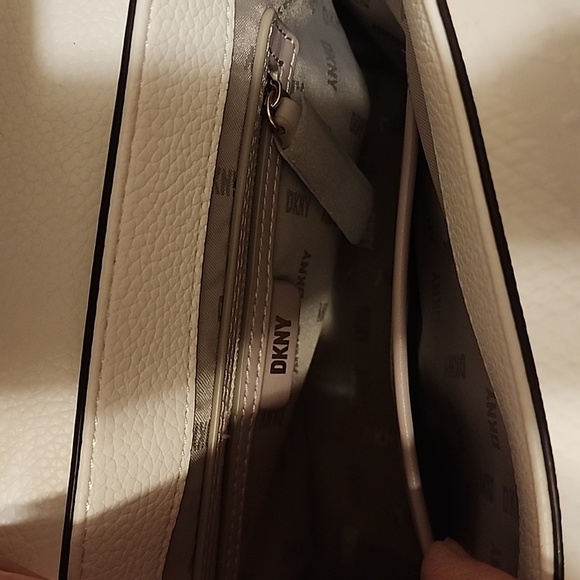 Dkny shoulder adjustable purse new wot - Picture 4 of 4